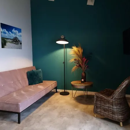 Beach Hotel Oostvoorne فندق أوستفورني