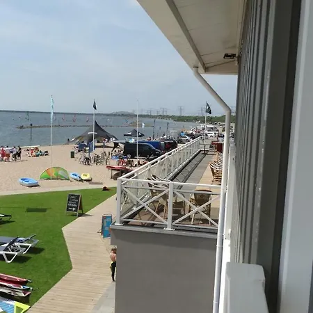 Beach Hotel Oostvoorne أوستفورني