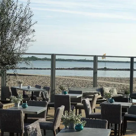 Beach Hotel Oostvoorne فندق