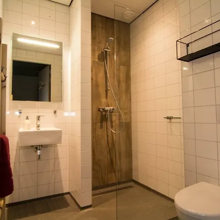 Beach Hotel Oostvoorne فندق أوستفورني