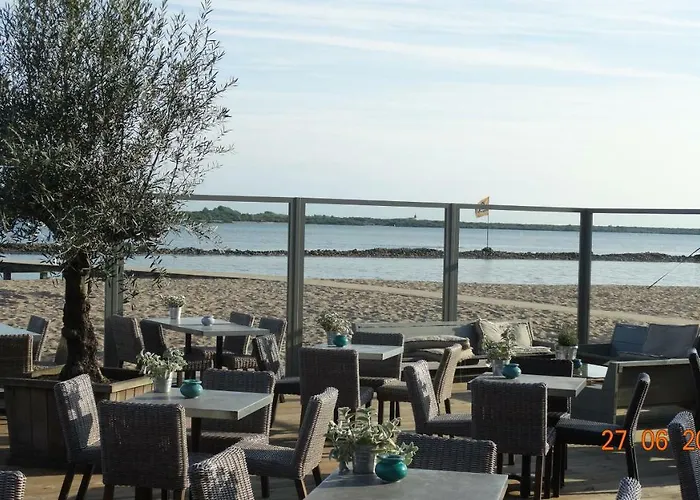 Beach Hotel Oostvoorne Szálloda